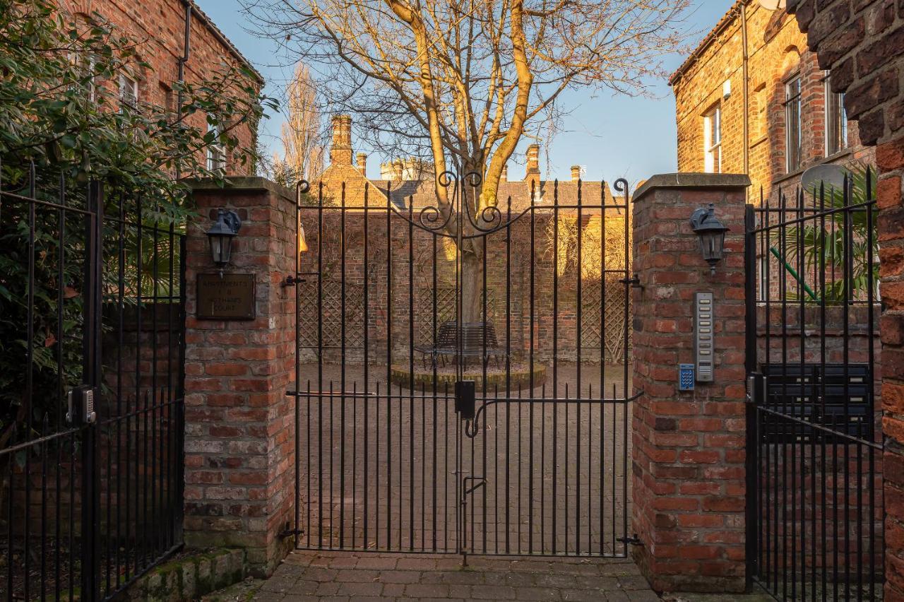 The Old Coach House Apartemen York